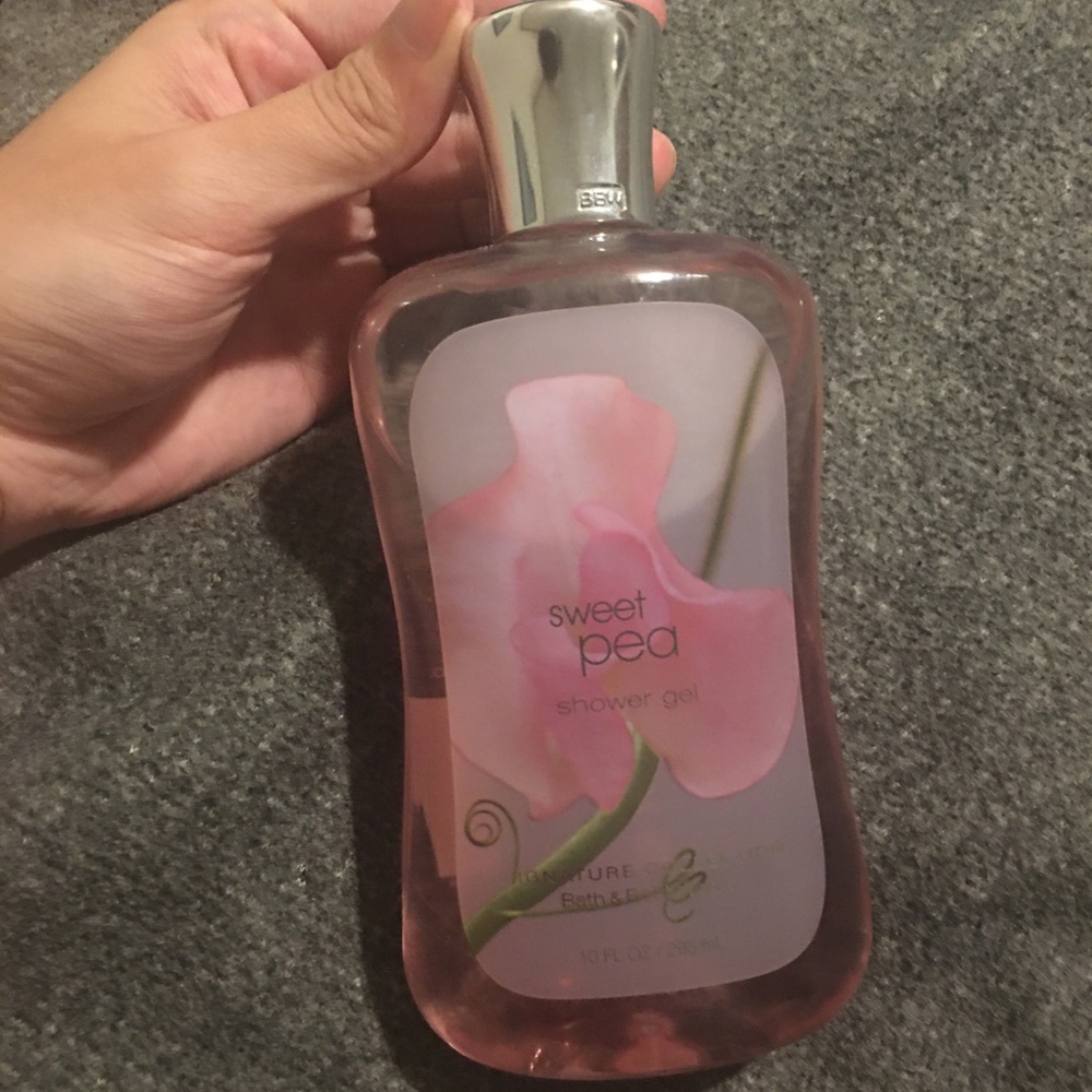 Firm Price! Bath & Body Works Sweet Pea Shower Gel
